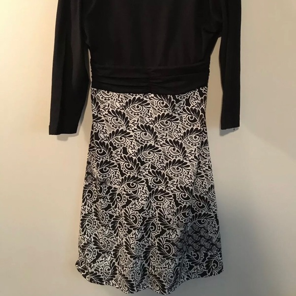 Title Nine Black White Floral Twist Front Dress XS - Picture 2 of 3